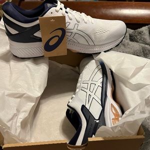 Asics Kayano 26 women - size 12 - NEW